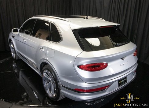 Used 2023 Bentley Bentayga Plug-In Hybrid image 10