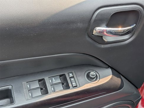 Used 2016 Jeep Patriot High Altitude image 10