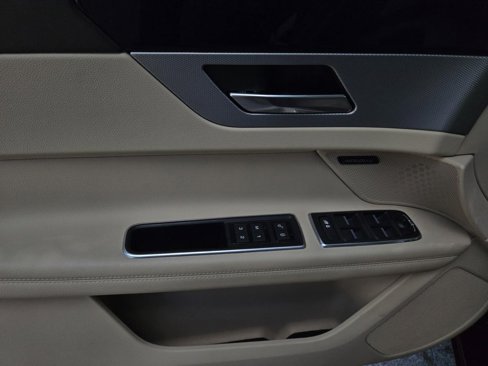 Used 2016 Jaguar XF Prestige image 18