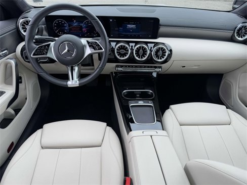 Used 2025 Mercedes-Benz CLA 250 4MATIC image 5