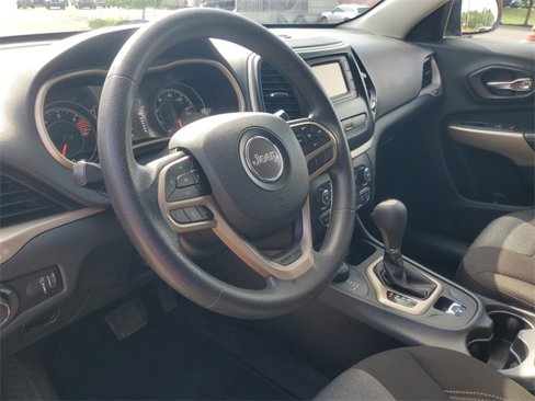 Used 2018 Jeep Cherokee Latitude w/ Safety Group image 15