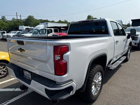 Used 2022 Chevrolet Silverado 2500 High Country w/ Safety Package II image 3