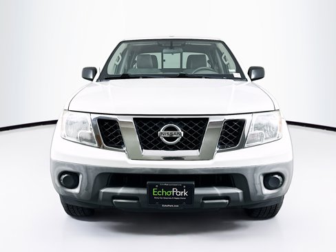 Used 2016 Nissan Frontier SV image 2
