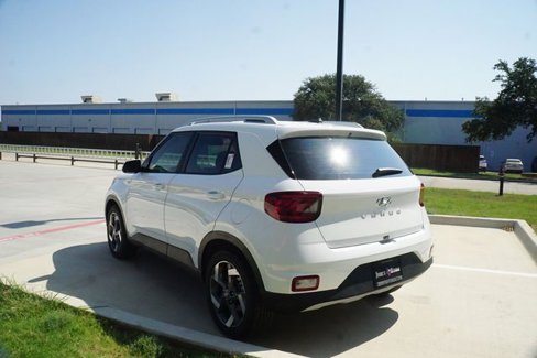 New 2025 Hyundai Venue SEL image 5
