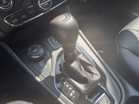 Used 2021 Jeep Cherokee Limited image 10