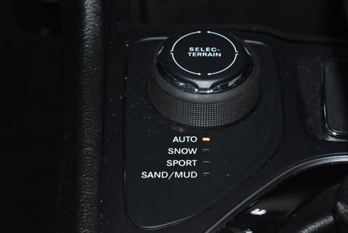 Used 2019 Jeep Cherokee Limited image 21