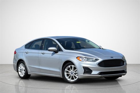 Used 2019 Ford Fusion SE image 2