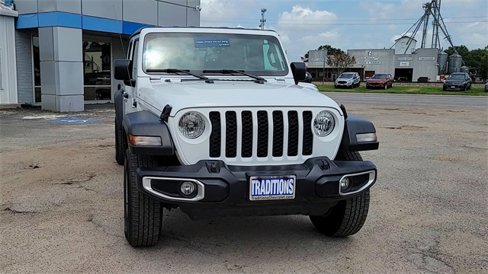 Used 2023 Jeep Gladiator Sport image 3