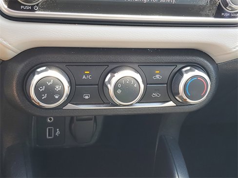 Used 2022 Nissan Versa SV image 25