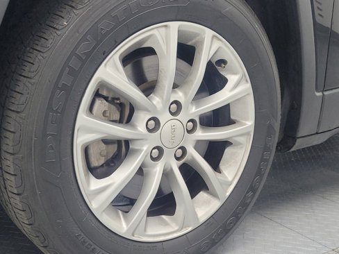 Used 2019 Jeep Cherokee Latitude w/ Popular Appearance Group image 31