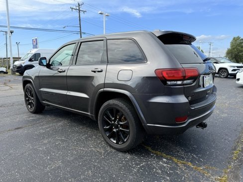 Used 2019 Jeep Grand Cherokee Altitude image 3