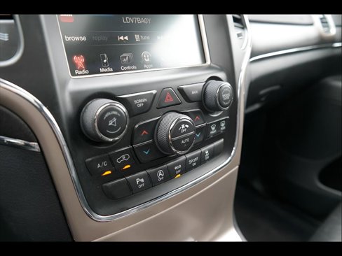 Used 2017 Jeep Grand Cherokee Limited w/ Luxury Group II image 18