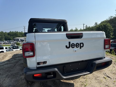 New 2025 Jeep Gladiator Sport image 3