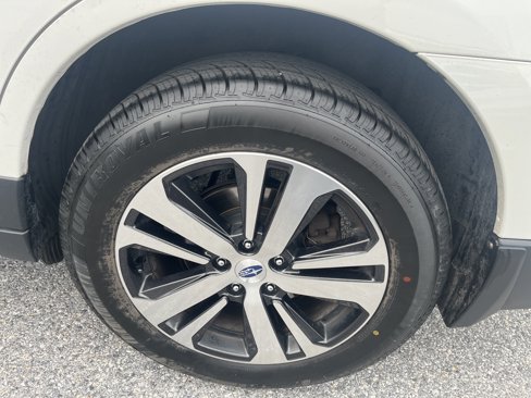 Used 2018 Subaru Outback 3.6R Limited image 9