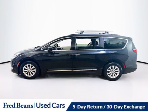 Used 2017 Chrysler Pacifica Touring-L image 4