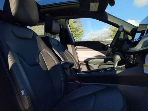 New 2025 Jeep Compass Limited w/ Elite Group image 25
