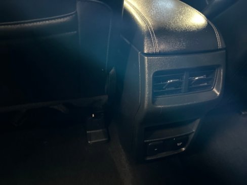 Used 2020 Ford Edge Titanium image 23