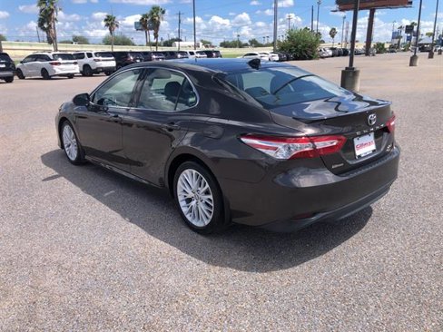 Used 2019 Toyota Camry SE image 5