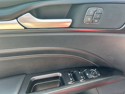 Used 2020 Ford Fusion Titanium image 14