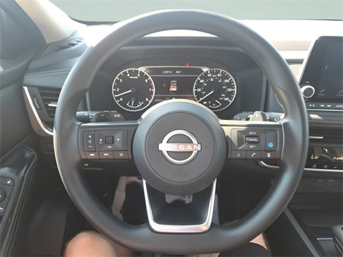 Used 2024 Nissan Rogue SV image 18