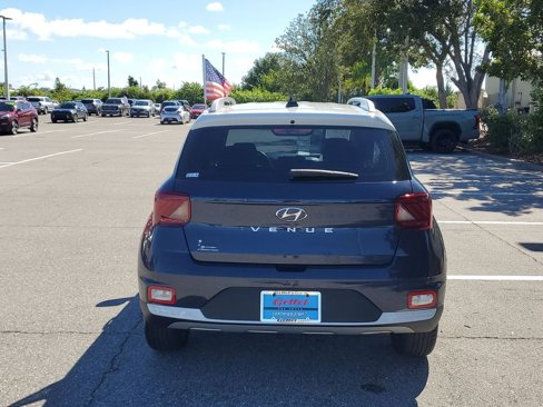 Certified 2020 Hyundai Venue image 12