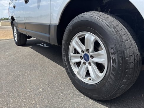 Used 2010 Ford Expedition XLT image 7