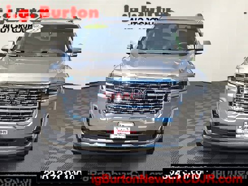 Used 2022 GMC Acadia Denali w/ Denali Technology Package image 2
