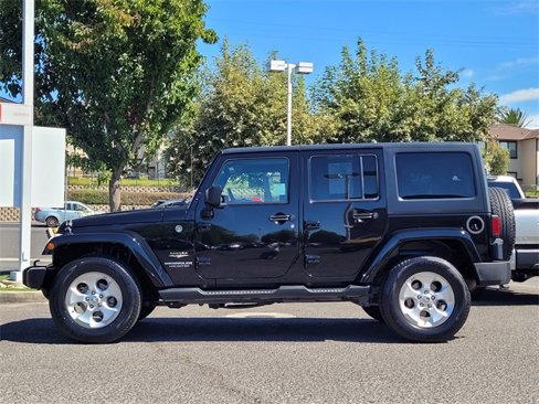 Used 2015 Jeep Wrangler Unlimited Sahara w/ Connectivity Group image 9