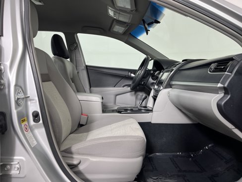 Used 2013 Toyota Camry LE image 17