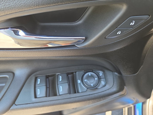 Used 2023 Chevrolet Equinox LT image 33