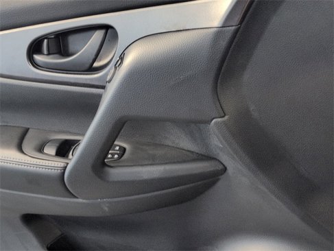 Used 2021 Nissan Rogue Sport S image 25