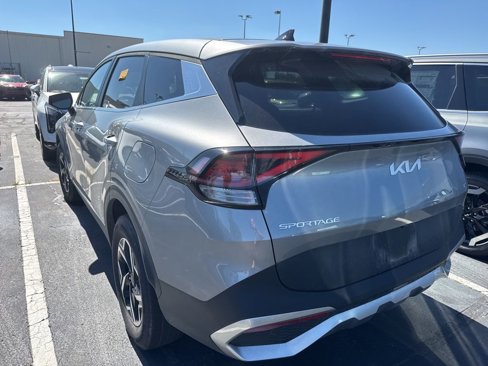 Used 2023 Kia Sportage LX image 4