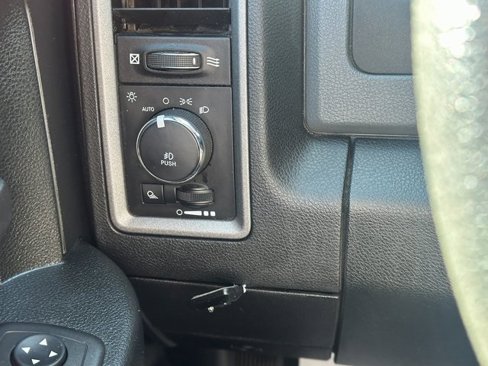 Used 2018 RAM 1500 Express image 29