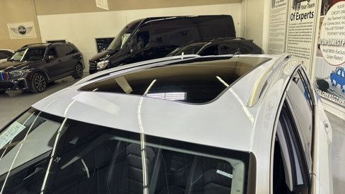 Used 2019 Volkswagen Tiguan SEL Premium w/ 3rd Row Seat Package image 11