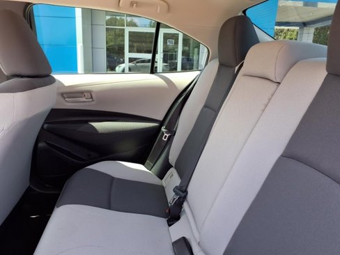Used 2025 Toyota Corolla LE image 33