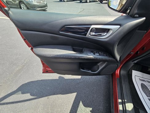 Used 2019 Nissan Pathfinder SV image 7