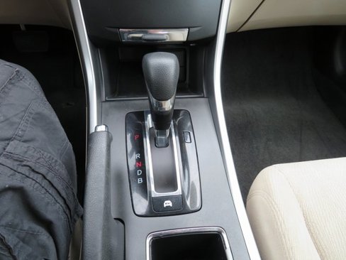 Used 2015 Honda Accord Hybrid Sedan image 17