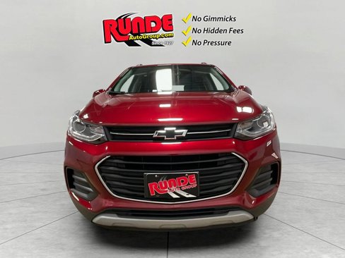 Used 2020 Chevrolet Trax LT w/ Sun & Sound Package image 8