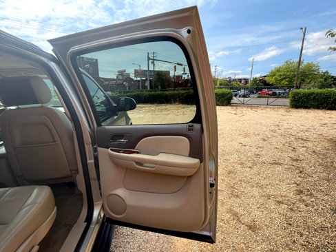 Used 2014 Chevrolet Suburban LT image 34