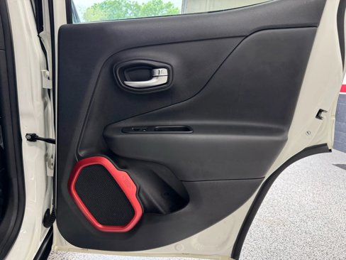 Used 2017 Jeep Renegade Trailhawk image 30