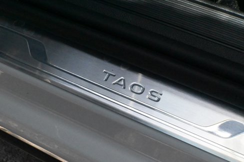 Used 2024 Volkswagen Taos SE w/ Panoramic Sunroof Package image 30