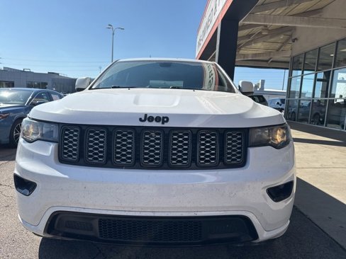 Used 2017 Jeep Grand Cherokee Altitude image 4