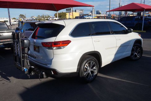 Used 2017 Toyota Highlander FWD V6 image 6
