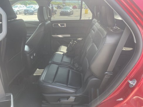 Used 2021 Ford Explorer XLT w/ Equipment Group 202A image 9