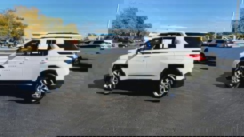 Certified 2020 Chevrolet Traverse LT w/ Driver Confidence II Package image 6