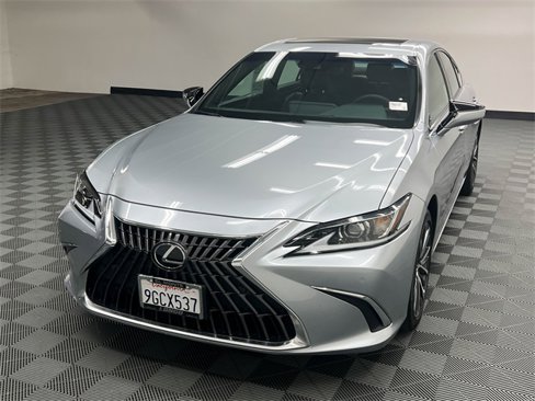 Used 2023 Lexus ES 350 w/ Premium Package image 2