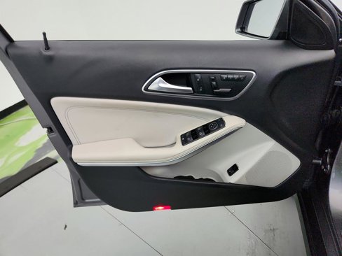 Used 2016 Mercedes-Benz GLA 250 image 22