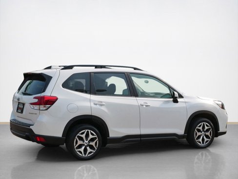 Used 2020 Subaru Forester Premium image 7