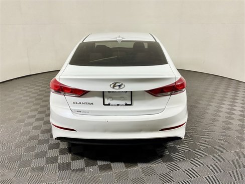 Used 2017 Hyundai Elantra SE image 10