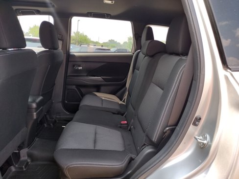 Used 2018 Mitsubishi Outlander LE image 8